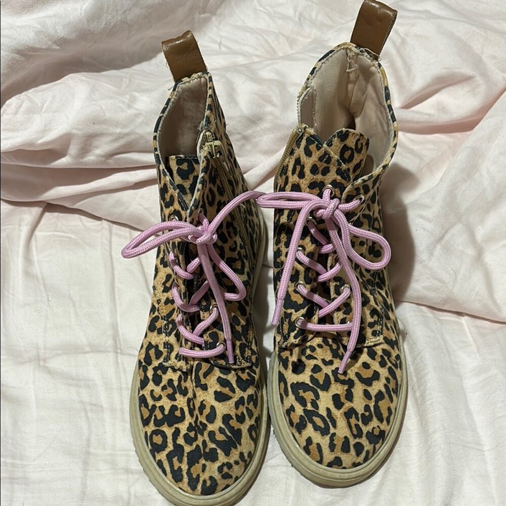 Tucker & Tate 2 Leopard Print Boots with Pink Laces side zip entry euc